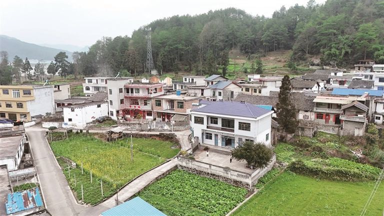 【新春走基层·走进贵州】园区村：“过年喽，生意好！”