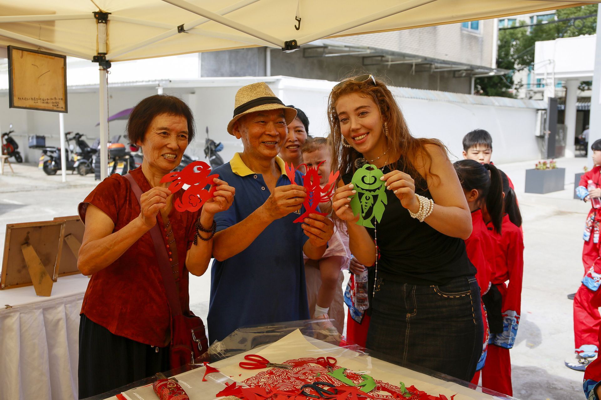  近7亿人次！出入境创新高 双向开放激活发展新动能