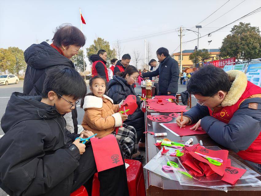 新春喜乐汇，年货节里暖意浓 ——安陆李店镇把“稳稳的幸福”送到家门口