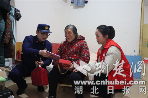 年关守护暖人心：荆门消防把平安送到家