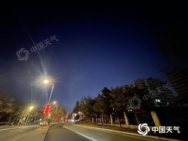 今明两天北京晴朗为主持续回暖 温差较大早晚需保暖