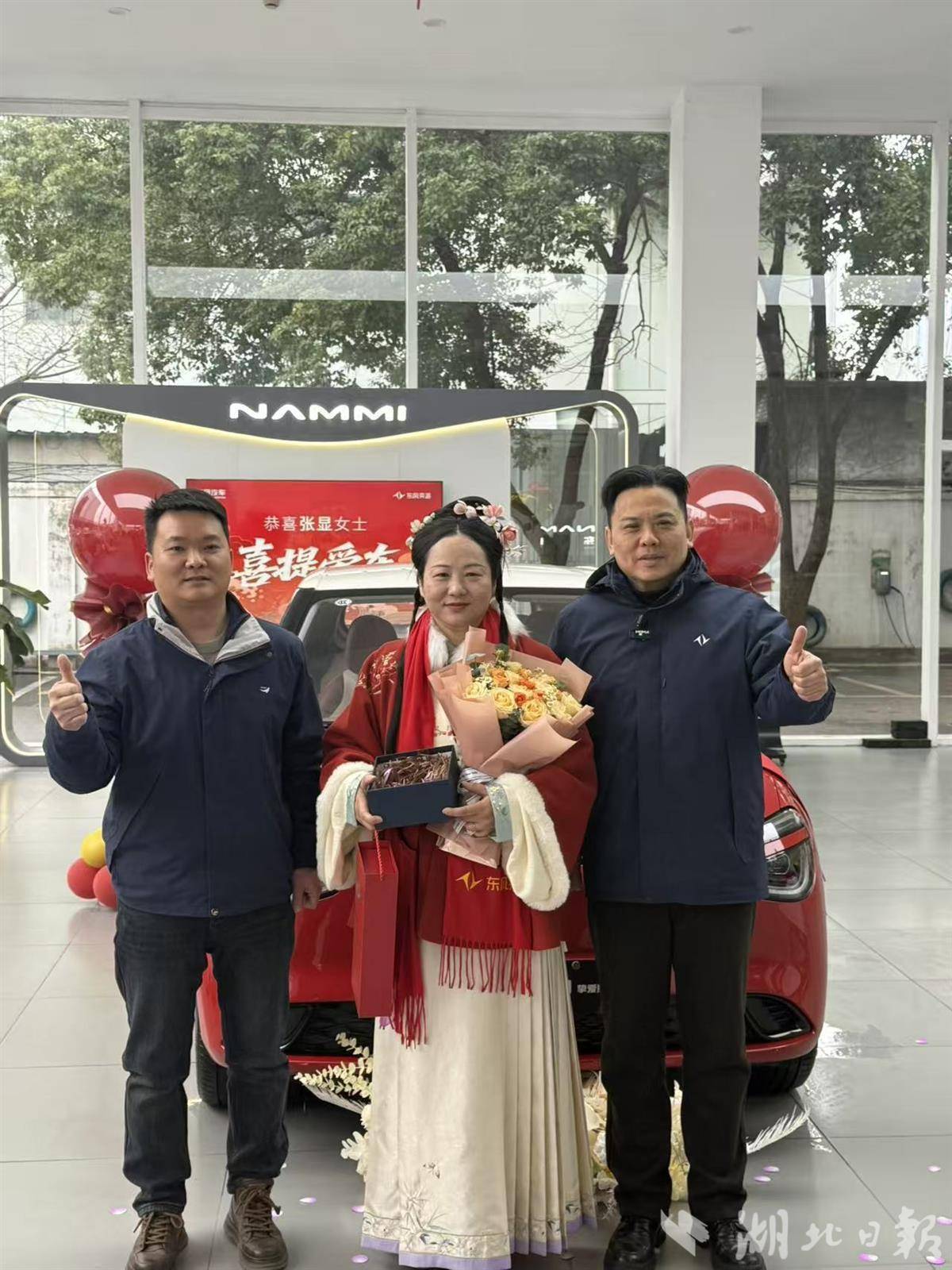 “像做梦一样！”武汉市民百元购物发票抽中一辆东风汽车