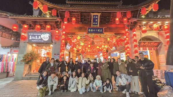 青海一家35口自驾大巴游云南 往返14天  采购米面等物资沿途自己做饭