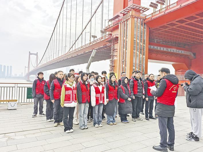 武汉 5个“长江哨位”昼夜坚守