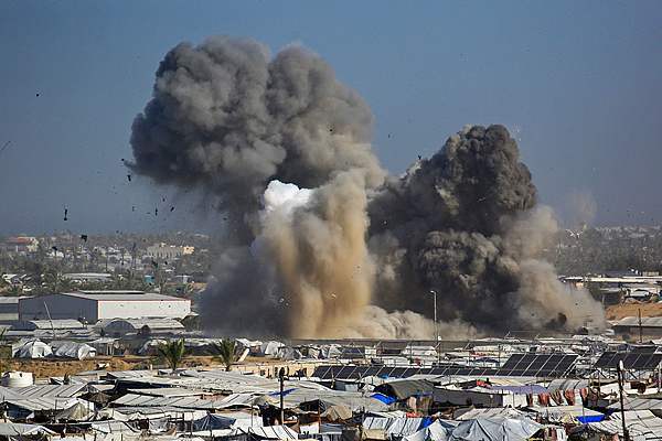 以军空袭加沙致32人死亡 哈马斯称以军指控是“无稽之谈”