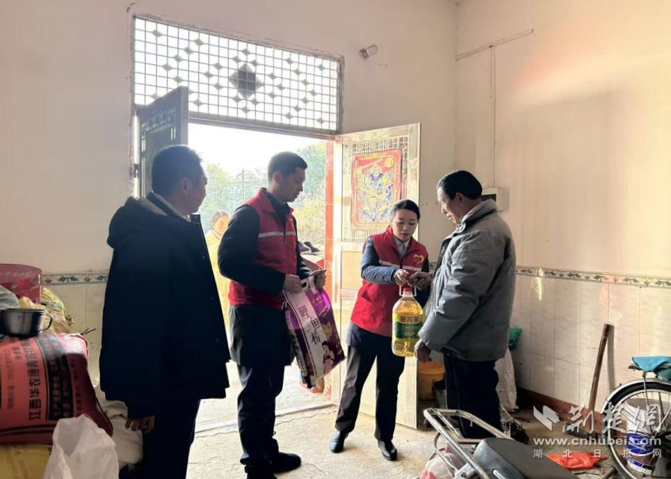  狮子收费站开展慰问孤寡老人志愿服务活动
