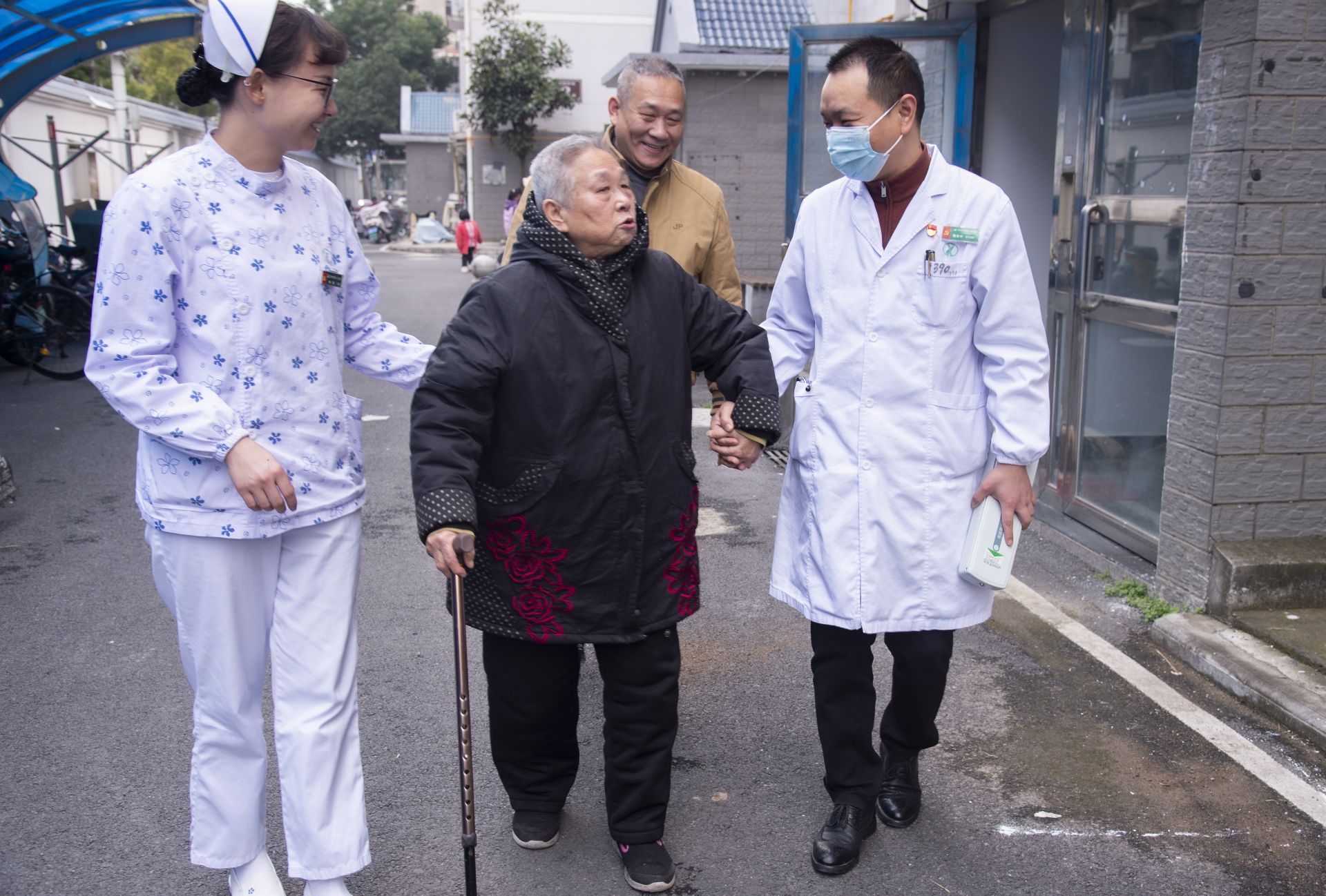 荆州三医助力八旬老人重获新生
