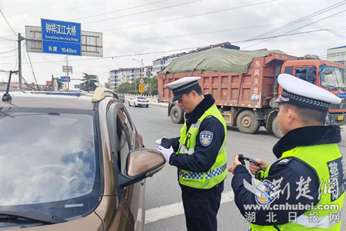  节后返岗第一天 钟祥公安交警“满格电”投入工作