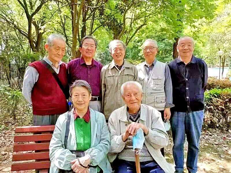  黄旭华院士逝世一周年  铮铮风骨深印人们心中 九十多岁时他仍坚持拄拐上班