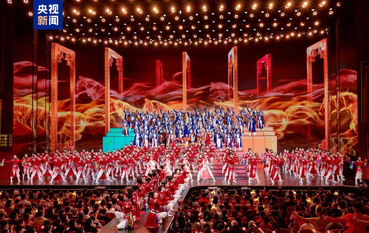 在光滑的LED上演武戏是极限挑战 湖北70多位演员闪耀央视春晚