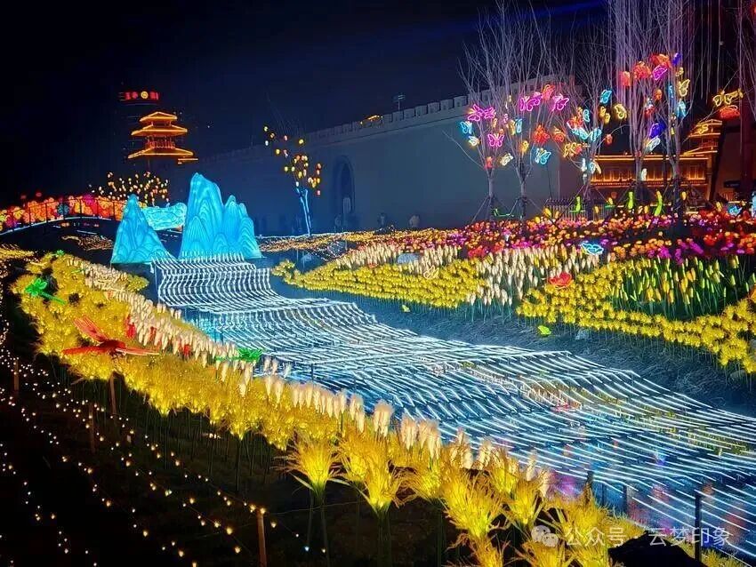 楚韵灯光耀古邑 春秋幻城闹新春