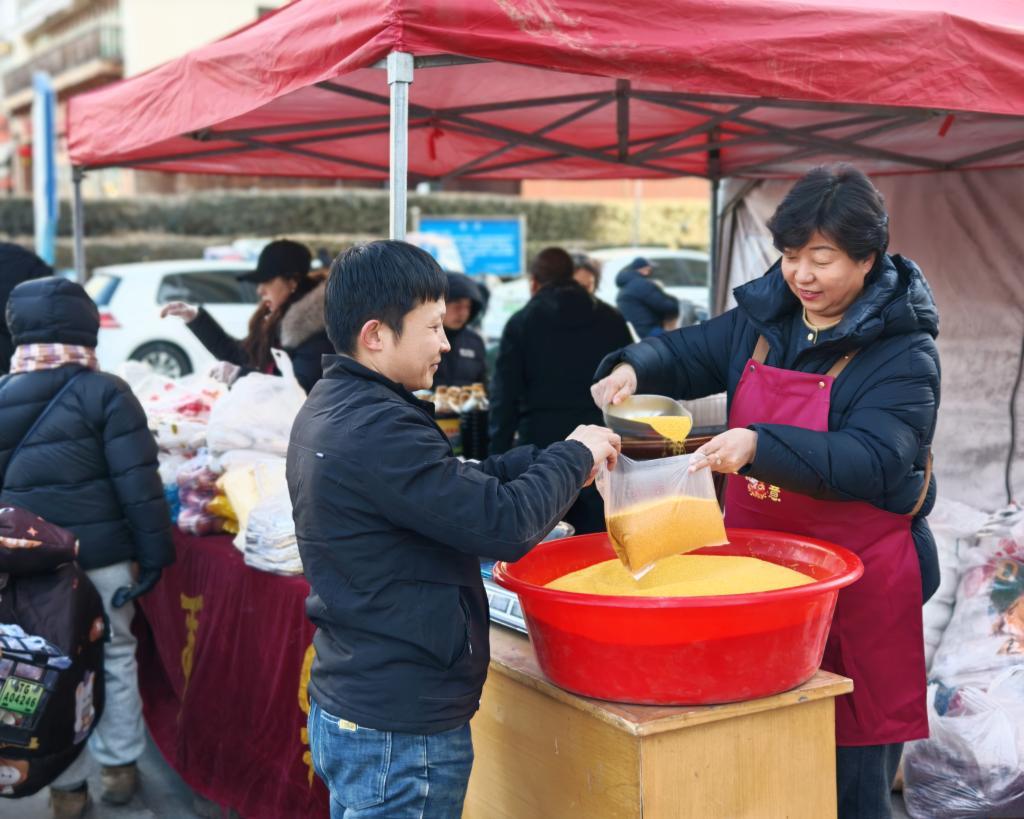 党旗在基层一线高高飘扬｜从“外人”到“亲人”：第一书记的振兴答卷