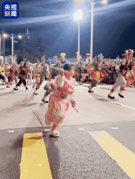  视频丨火爆全网的英歌小女孩，亮相香港！
