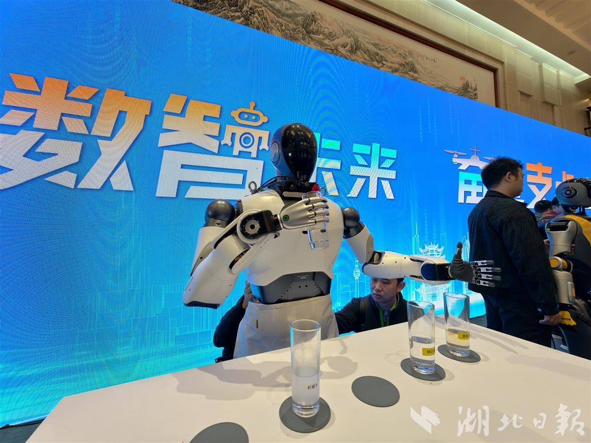 一句指令，就能辨别白醋与柠檬水——当机器人装上“眼睛”和“鼻子”