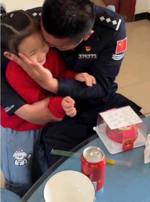新春走基层｜一口咬下包子，这位戍边硬汉瞬间泪崩！