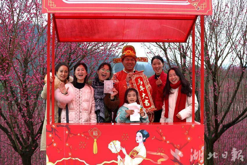 来凤：正南梅园开园迎客 游客化身“主角”开启梅林寻宝嘉年华
