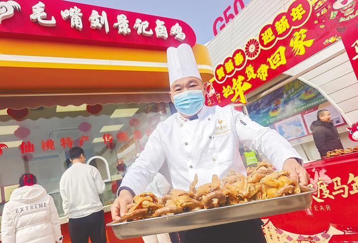春运人潮中，这口地道卤味成为难忘的旅途记忆 毛嘴卤鸡“跳”进服务区成销冠