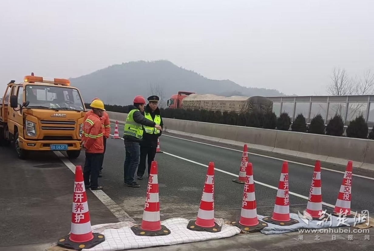 湖北高速路政全力做好春运安全保障工作