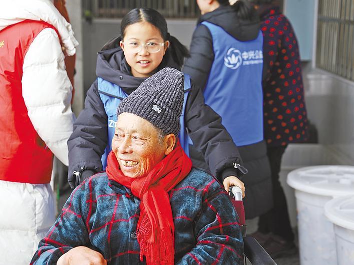 南方福利院里热闹的北方小年