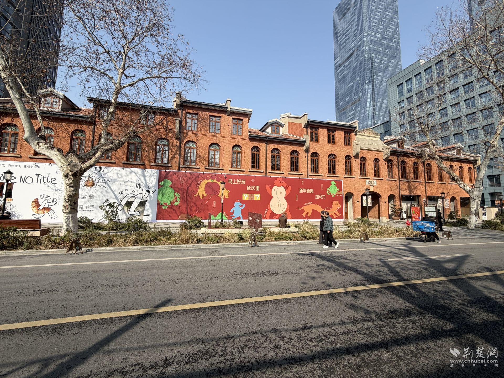  延庆里段强弱电架空杆线入地完工，老街区焕新颜展新貌