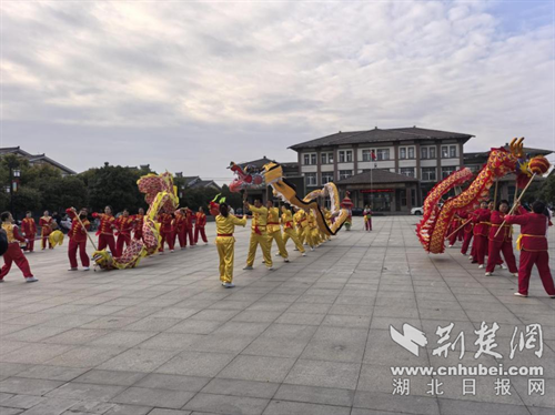沙洋县沙洋镇隆重举办民俗拜年活动