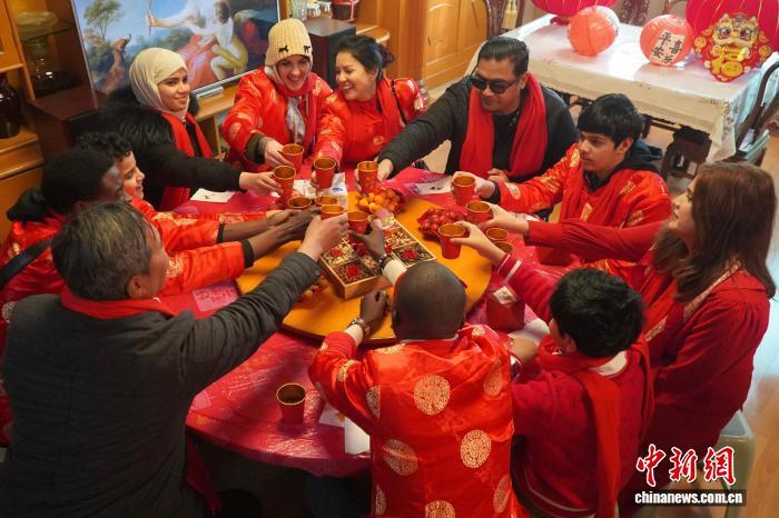  （新春见闻）浙江义乌外籍居民谈新年习俗：文化相通 热闹相同
