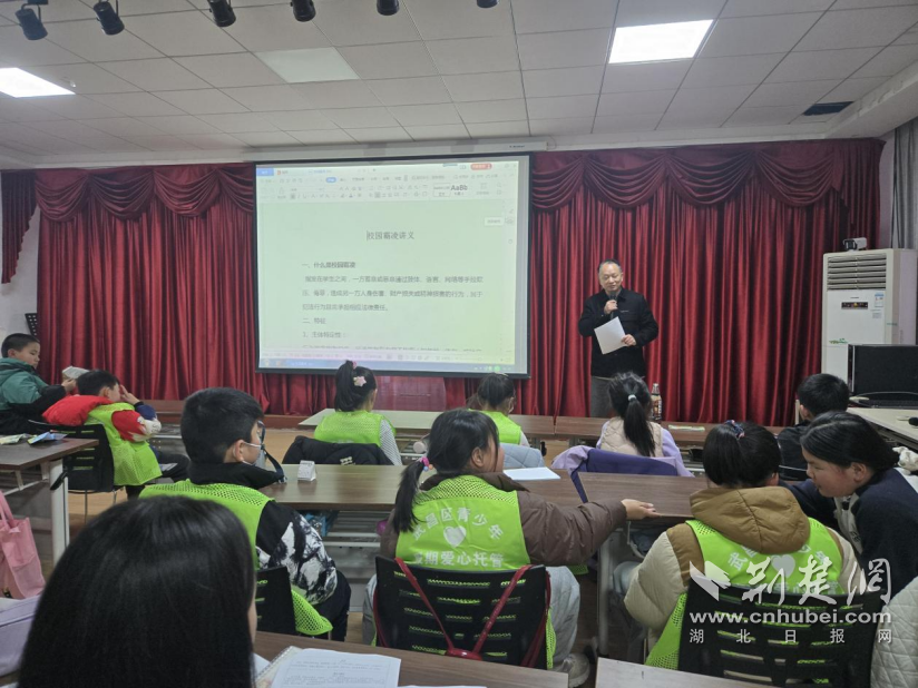 武昌区带领普法团队开展青少年普法活动