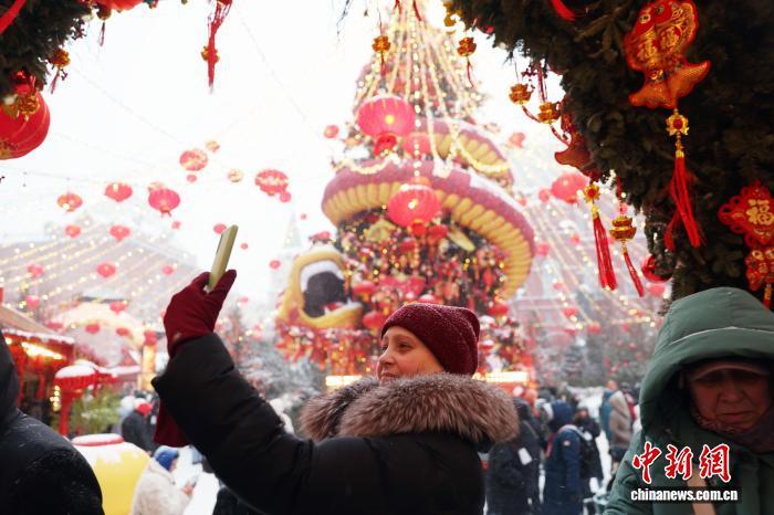 东西问丨国际政要中文拜年，缘何越来越多？