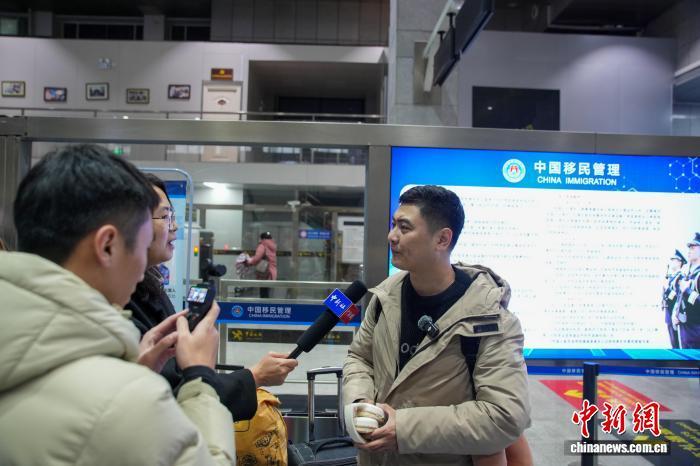 （新春走基层）中越边关人流涌 口岸通途伴团圆