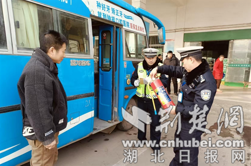  春运大幕开启！钟祥公安交警严把“两关”护安全