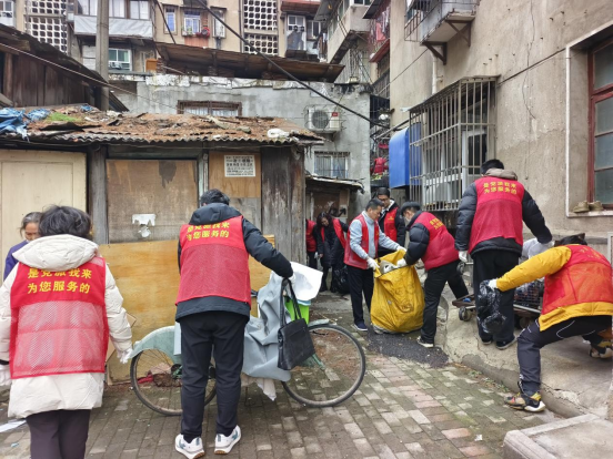  江岸区住更局开展清洁家园志愿服务活动