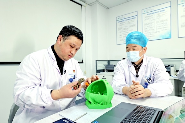  常年高血压，97岁老人突发脑出血昏迷 武汉专家用3D打印为穿刺“导航”精准施救