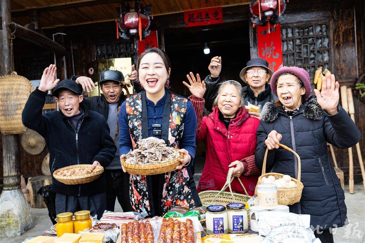 这个土家妹子仅用一部手机年带货就超2000万元