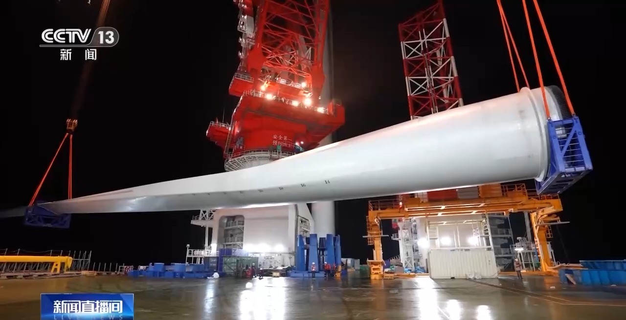 视频丨海上大国重器如何铸就？总台记者探访全球首台20兆瓦海上风电机组(图2)