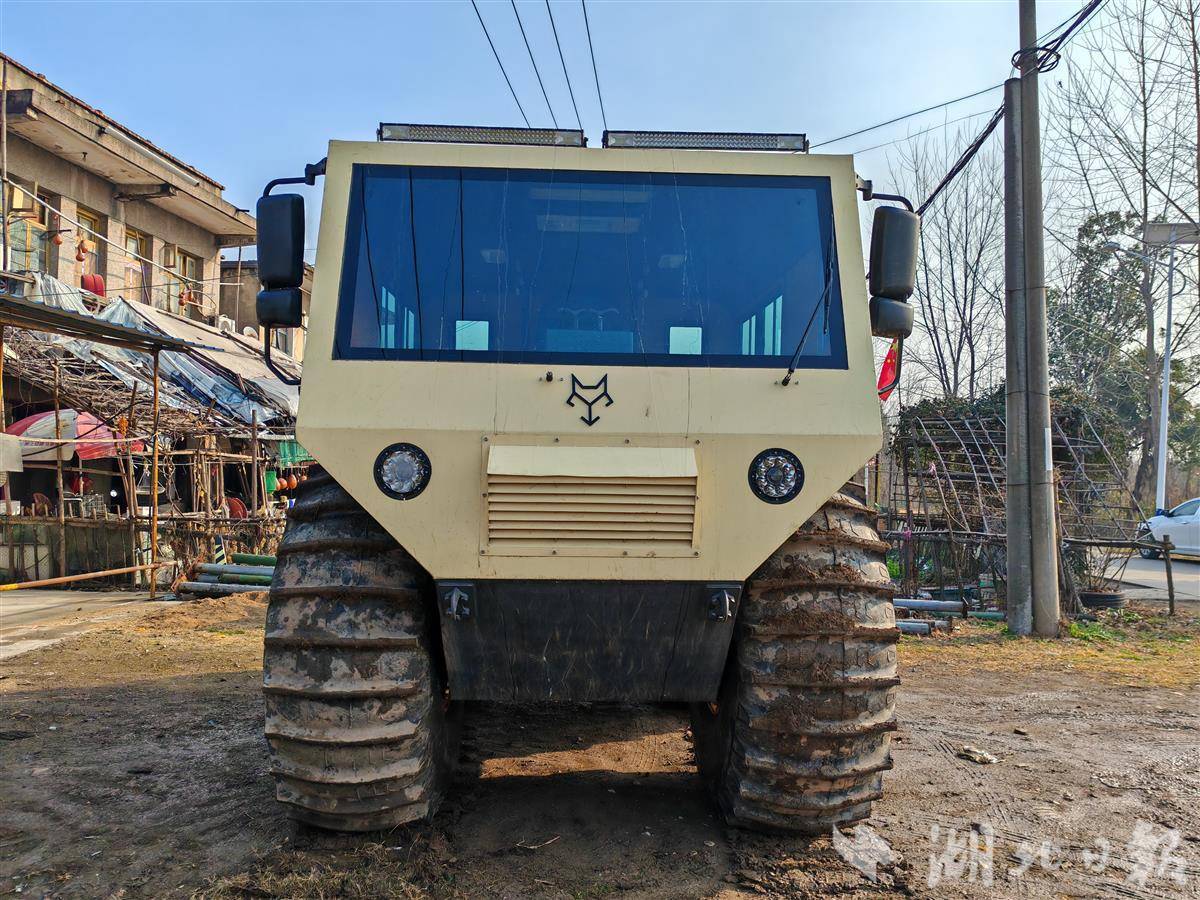  不用绕路、不怕陷车！武汉企业自研全地形车，烂泥滩、深池塘皆能从容穿行