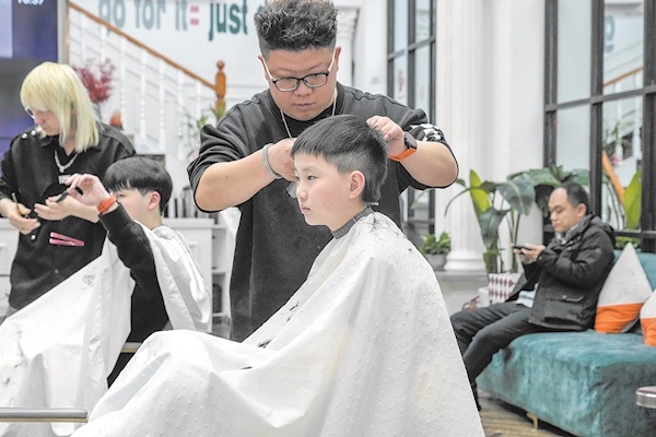  “二月二”龙抬头市民扎堆理发讨彩头
