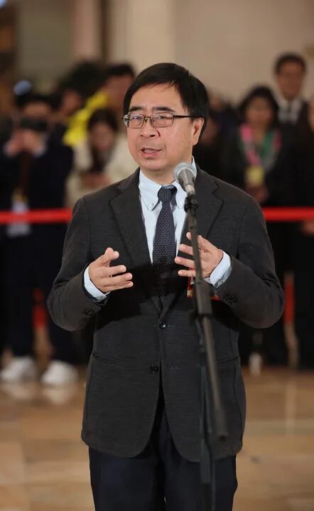  潘建伟委员回应量子科技发展问题