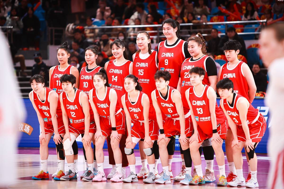  女篮热身赛：中国85比51大胜捷克
