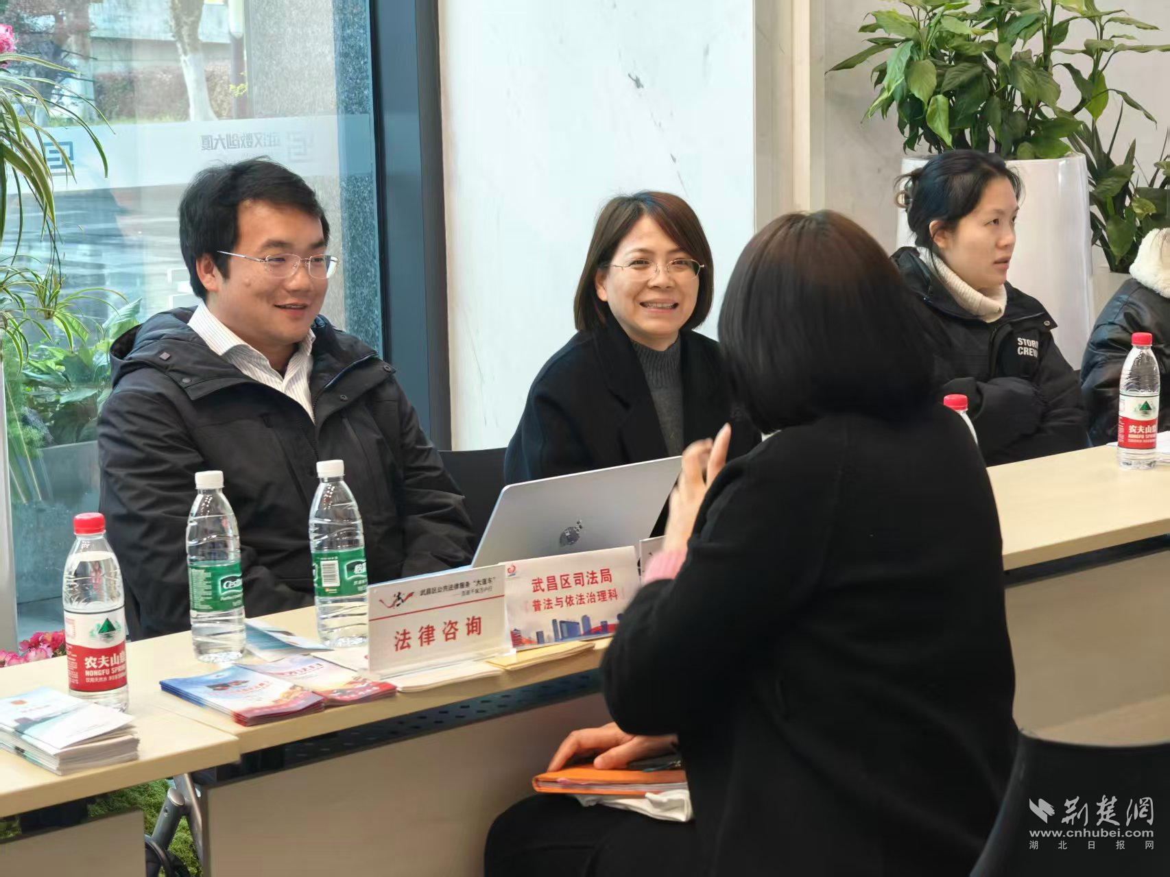 深耕楼宇服务 续写法治温情——武昌区开展送法进楼宇活动