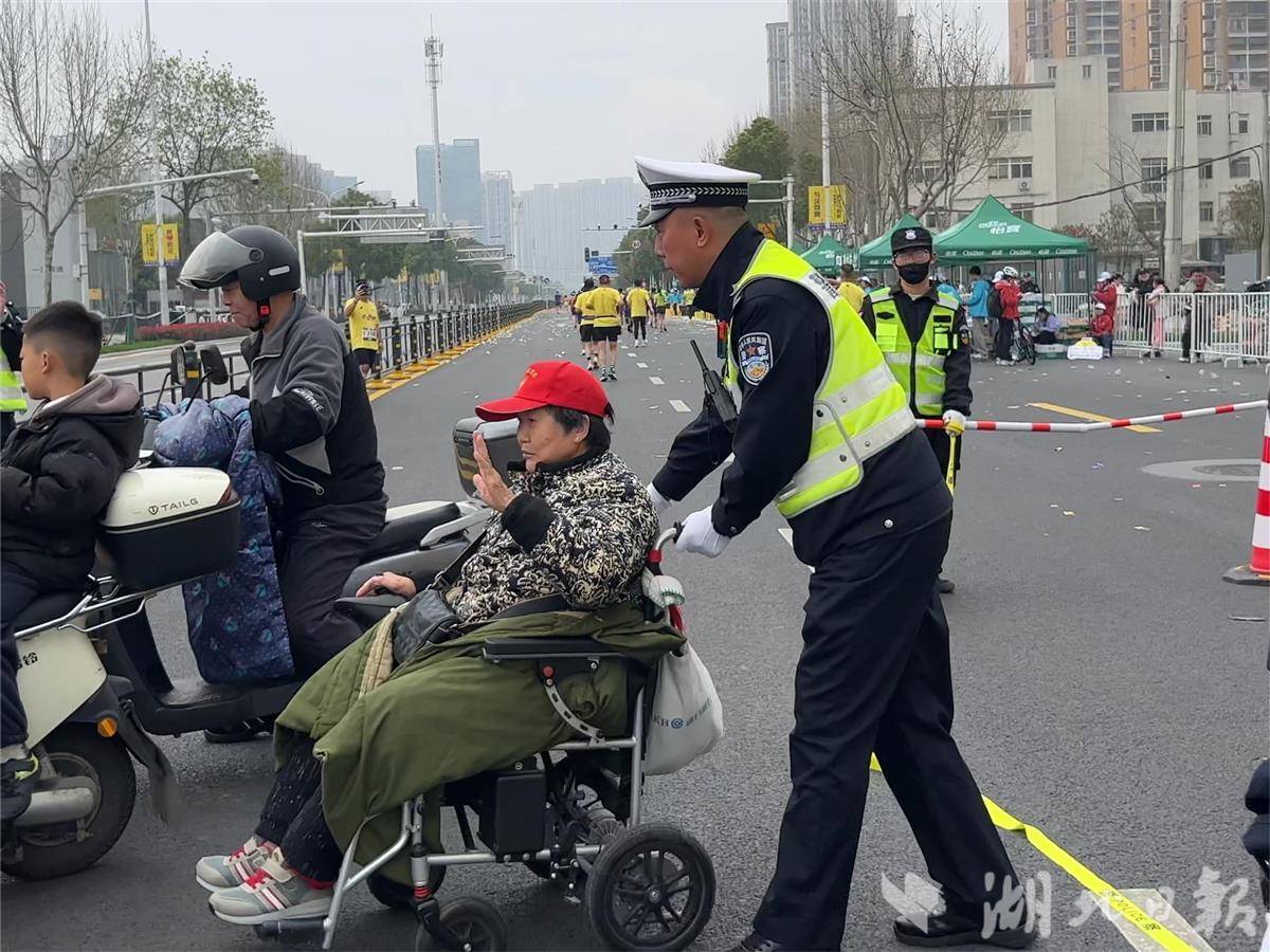 “水陆空轨”齐上阵护航汉马精彩(图4)