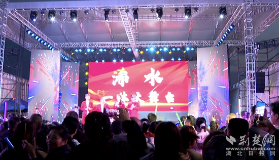浠水“一休大舞台”火爆出圈，人潮涌动点亮鄂东夜