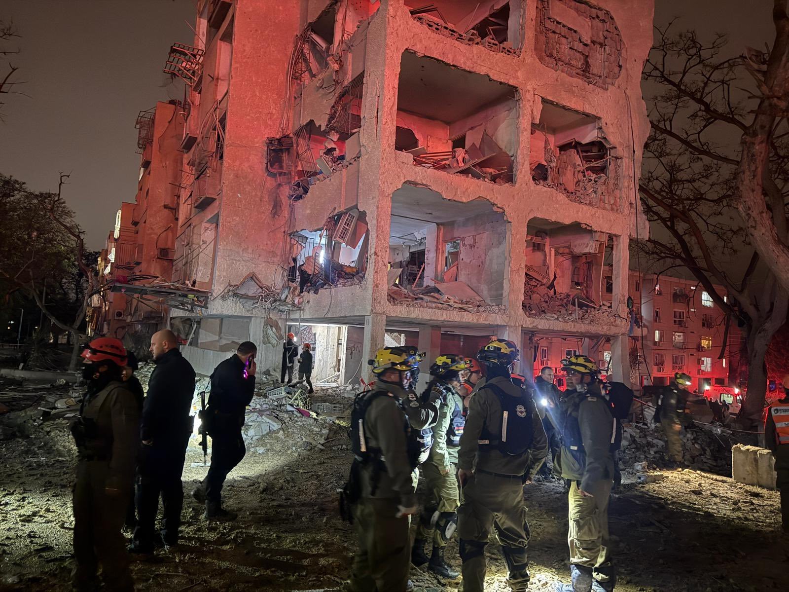 以色列南部两地被导弹击中 超百人受伤