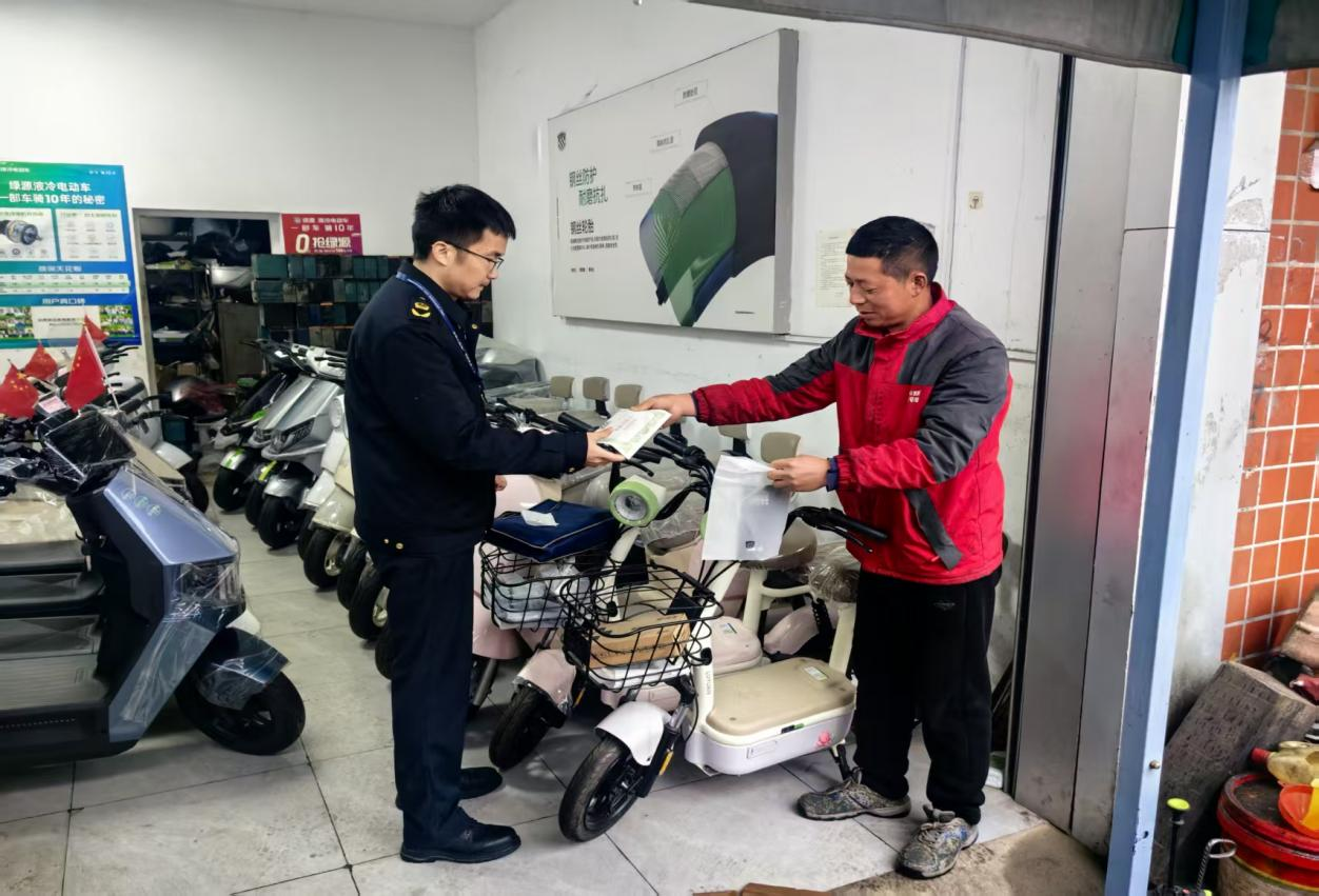 严查“狂飙”电动车 筑牢安全防线