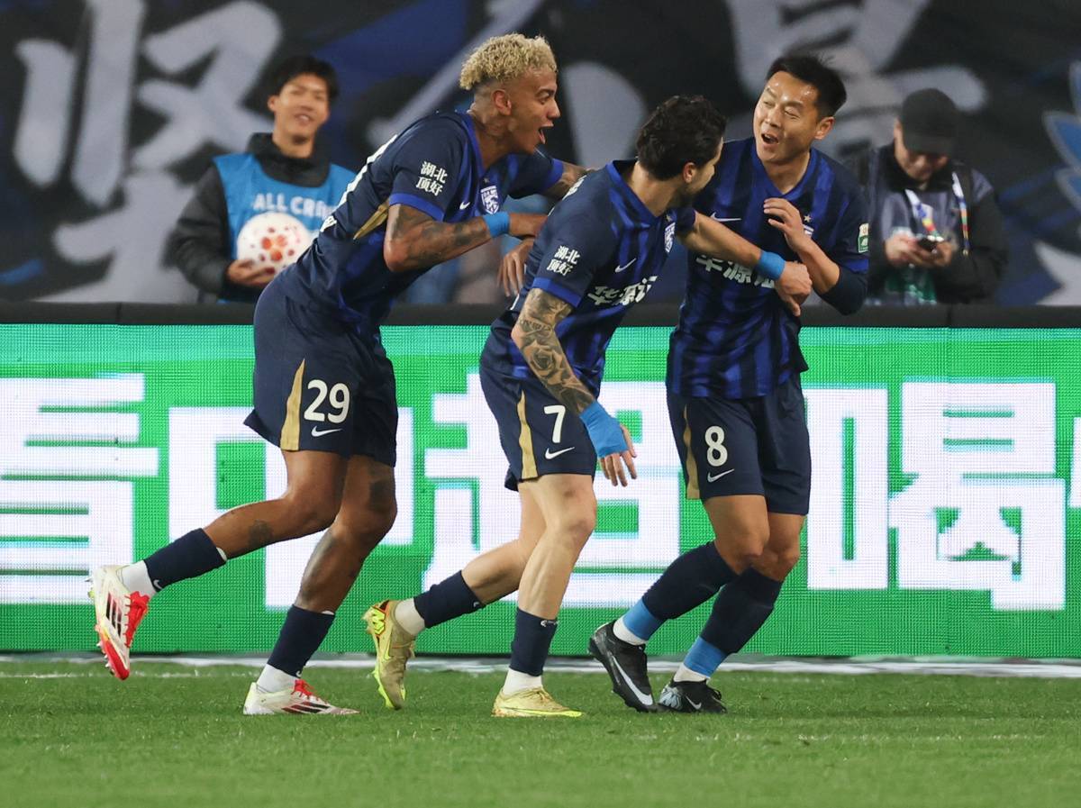 武汉三镇斩获赛季首胜