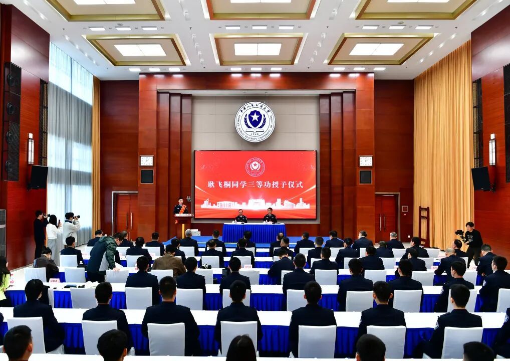 耿飞桐，记个人三等功！