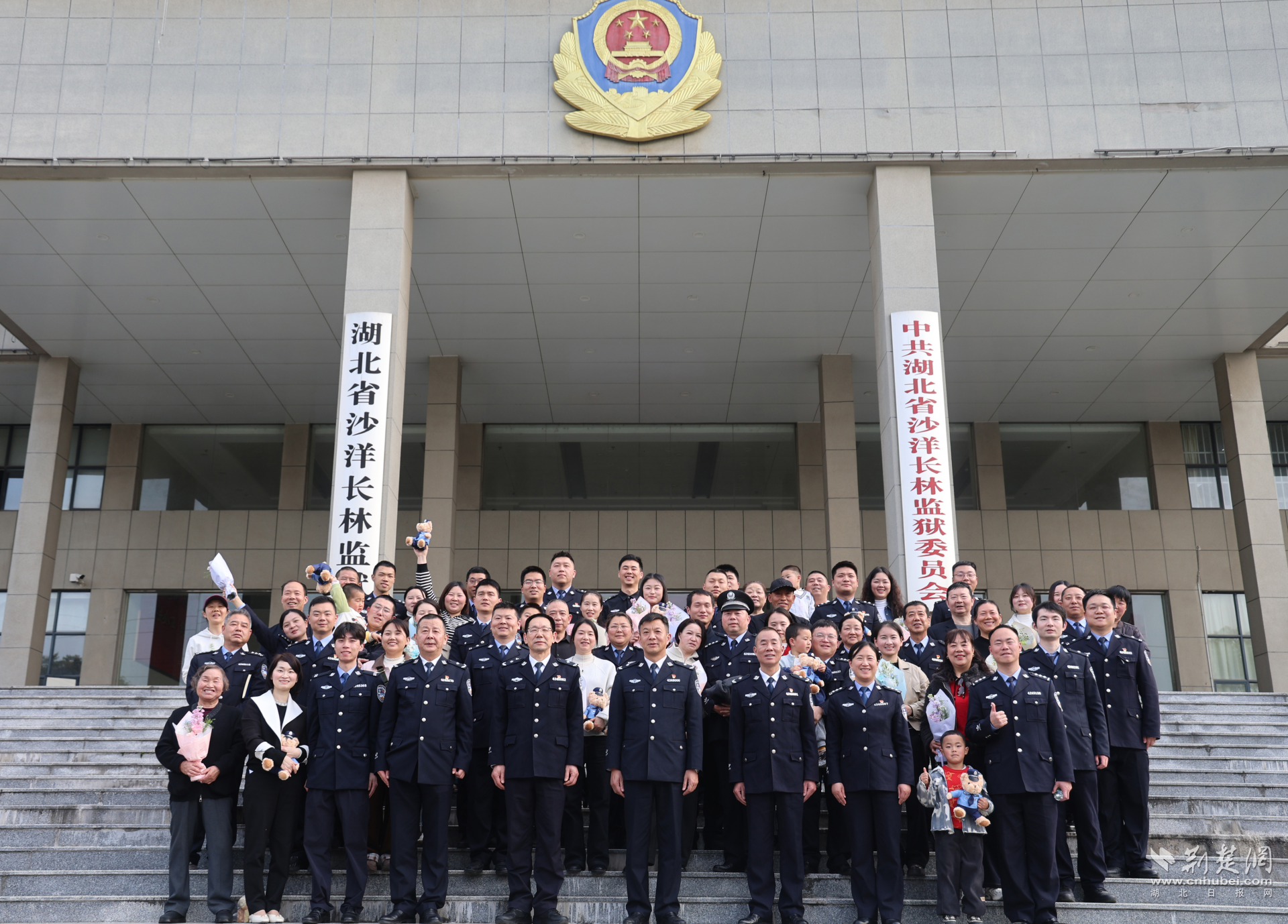 坚精文化凝正气 警属同心筑平安——沙洋长林监狱举办警属进警营活动