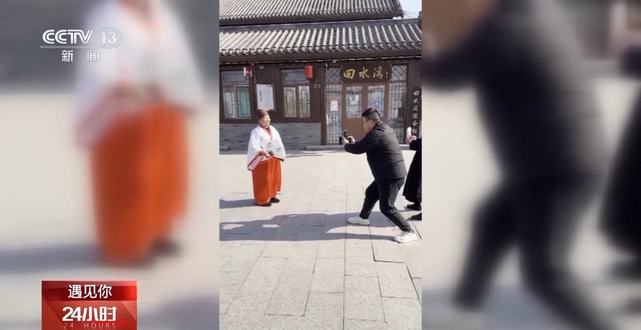 遇见你丨为老人带来快乐90后回村带大爷大妈拍“土味”(图5)