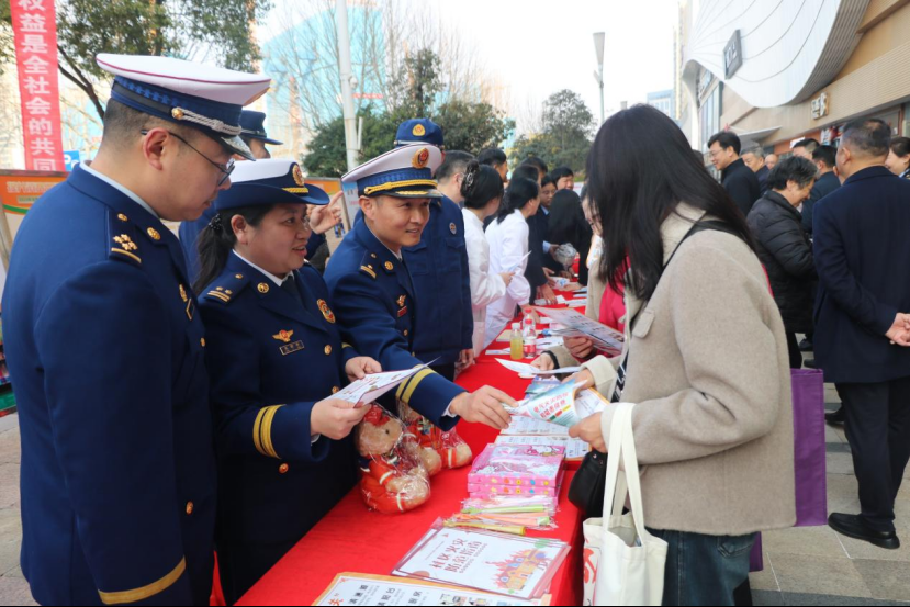 荆州区消防“3·15” 开展消防产品知识宣传活动