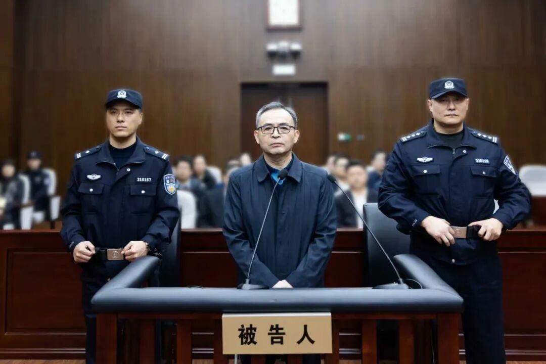 受贿上亿元，上海奉贤区委原常委周龙华一审被判无期