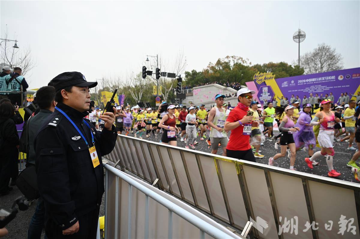 “水陆空轨”齐上阵，护航汉马精彩
